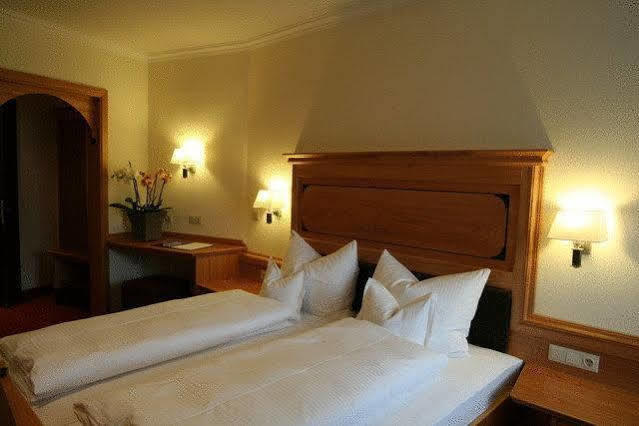 Hotel Zur Post บัดเคิทซ์ทิง ภายนอก รูปภาพ
