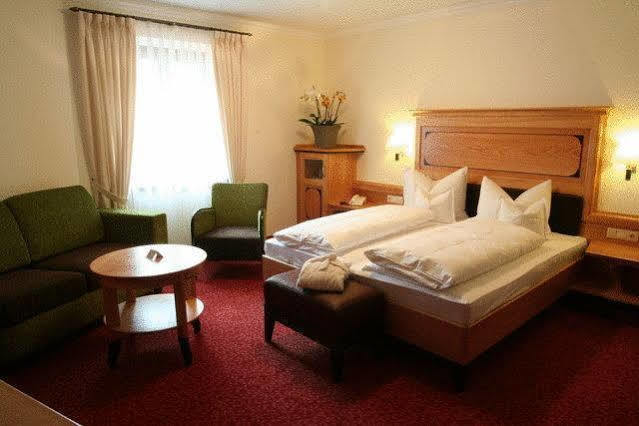 Hotel Zur Post บัดเคิทซ์ทิง ภายนอก รูปภาพ